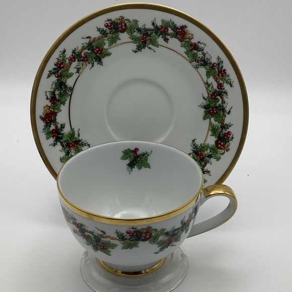 Vintage The Holly and the Ivy Royal Gallery Set of Four Cups and Saucers - Picture 3 of 9